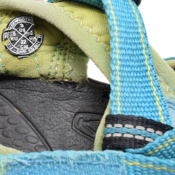 Keen Sandal Big Kid Size 3 Waterproof Hiking Shoes Summer Play Beach Fun Travel - Picture 5 of 8